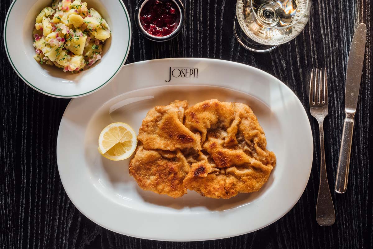 Joseph Schnitzel mit Kartoffelsalat